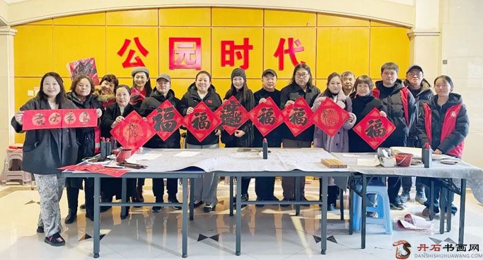 競(jìng)秀區(qū)美協(xié)開(kāi)展“把福帶回家·讓愛(ài)駐社區(qū)”